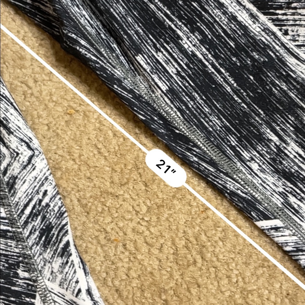 Lululemon athletica black white printed leggings - Picture 5 of 6